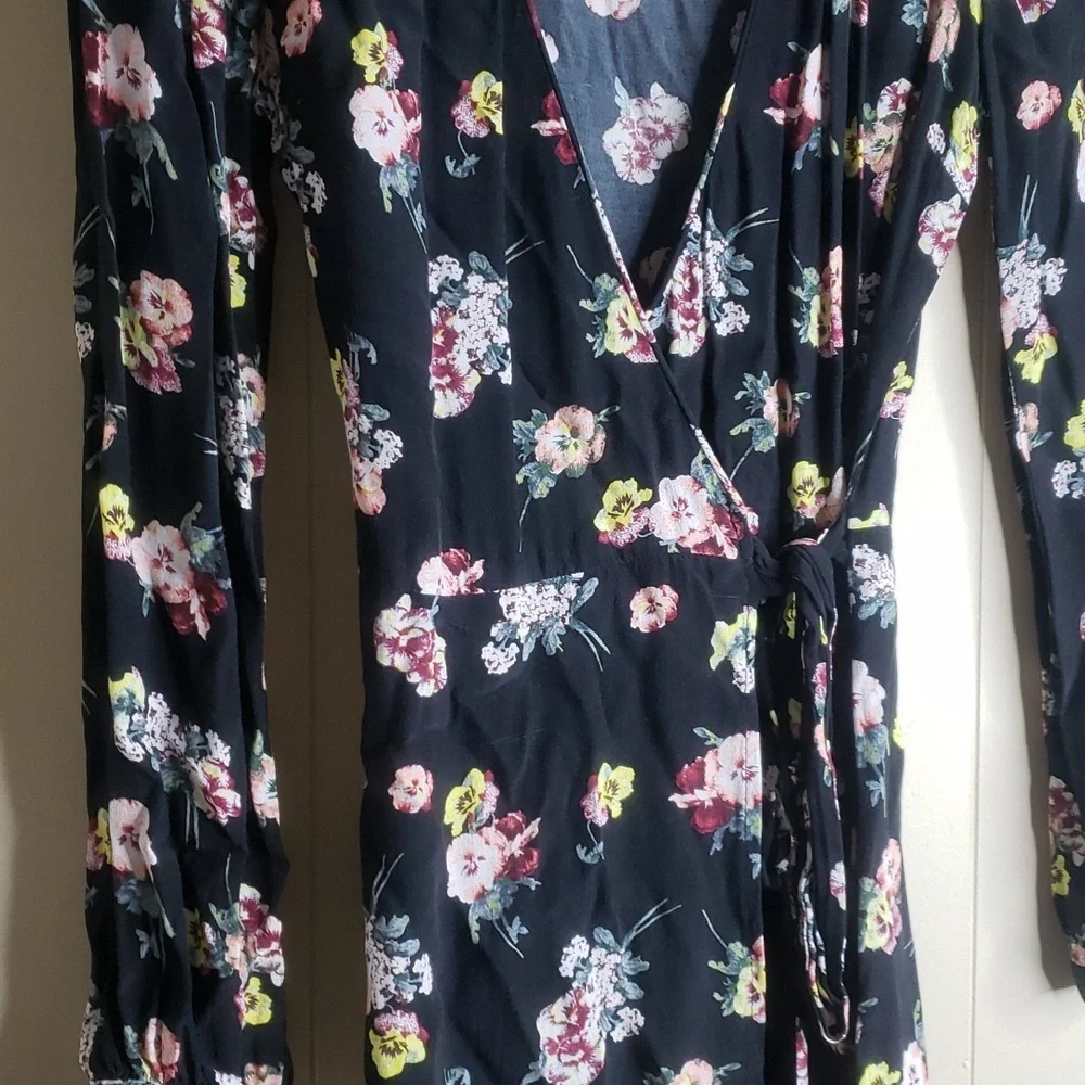 Miss Selfridge Long Sleeve Floral Wrap Dress (2) xsmall - Picture 4 of 6